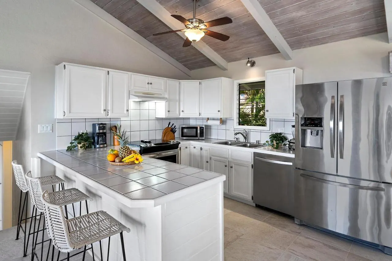 Halekii Sunset Beautiful 4 Bedroom Kealakekua Home
